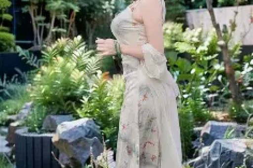 一天3个瓜！女星被大佬操控、顶流恋情曝光杨颖最意外 个个大瓜